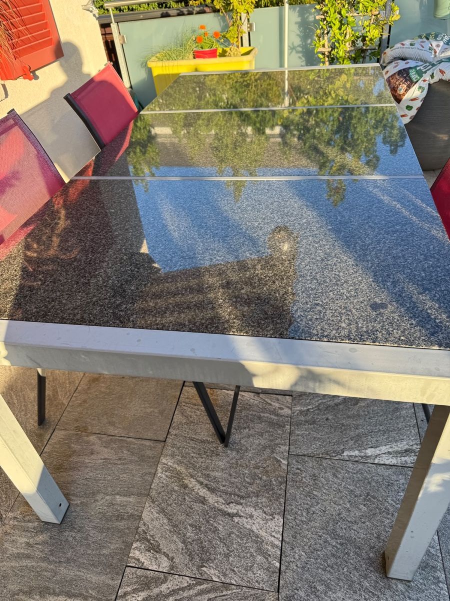 Tavoli: Gartentisch mit Granitplatte und Metallgestell – Usato da Nidau venduto da ym_fevrier 2