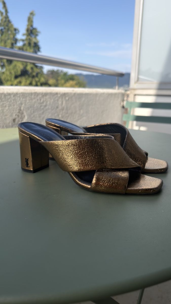 Saint Laurent Scarpe da donna: Saint Laurent lou lou 95 mules  – Usato da Zürich venduto da _themutschget_