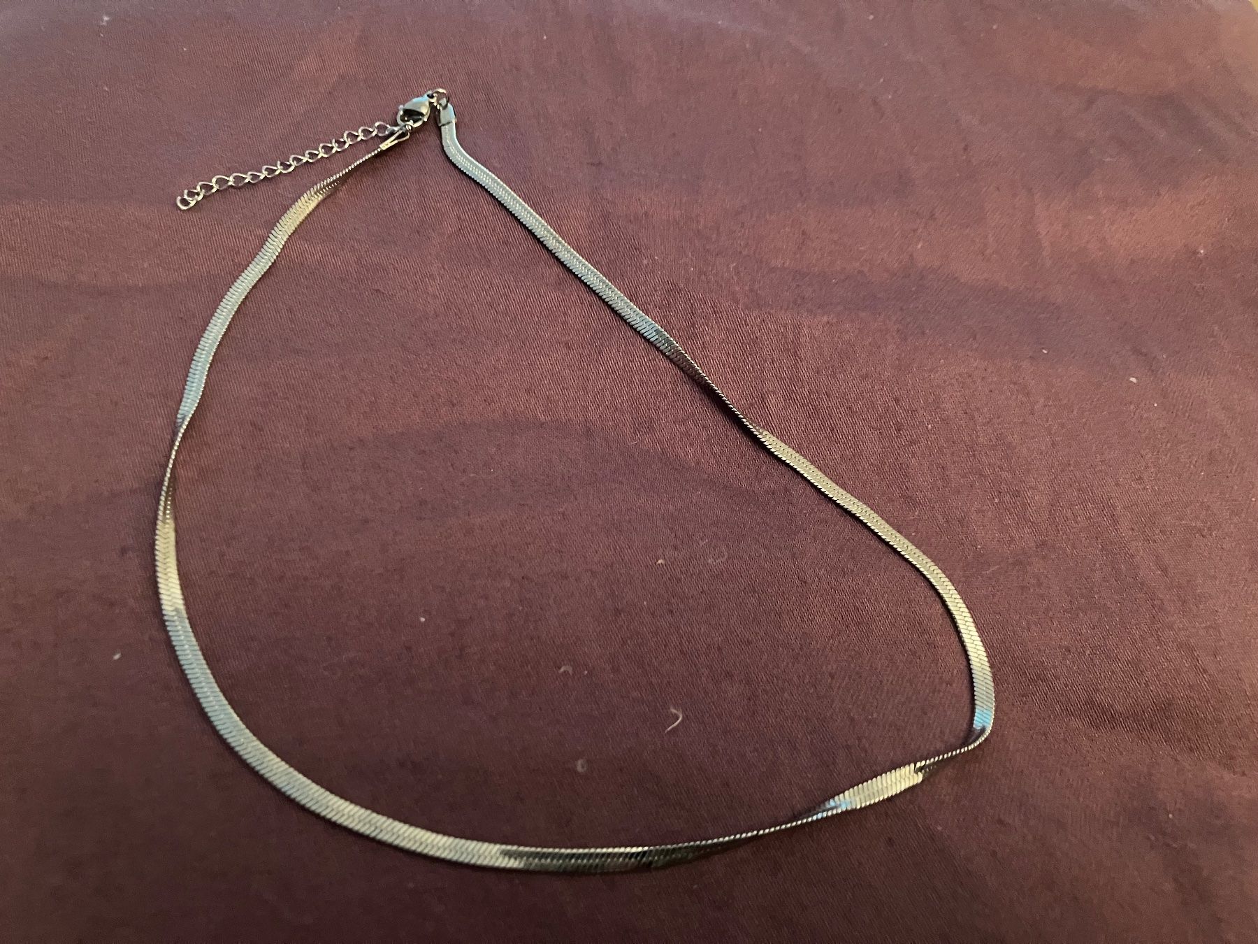 Catenine: Modeschmuck, Silberf. Halskette, Schlangenknochenoptik, neu – Nuovo (secondo la descrizione) da Affoltern am Albis venduto da Dlotti 2