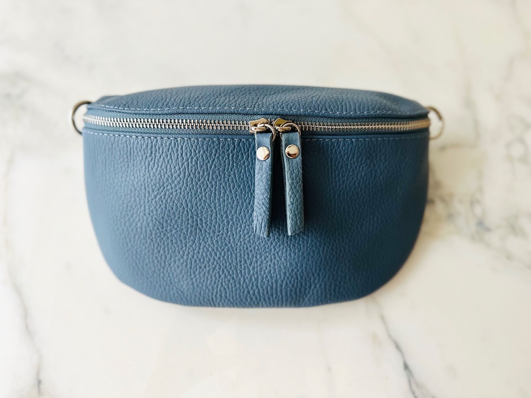 Sacs femmes: Umhängetasche Echt Leder "Blau" – Neuf avec emballage d'origine à Bülach par duffy_fashion_avenue