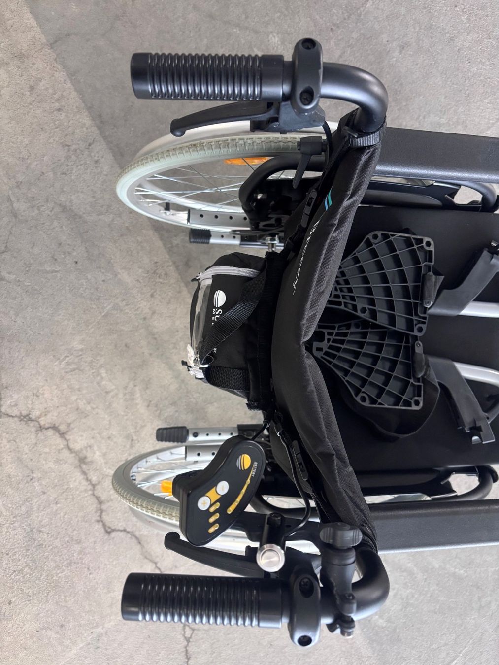Sedie a rotelle: Breezy Basix Rollstuhl mit Empulse R20 Schiebehilfe – Usato da Kriessern venduto da PapaQ 3