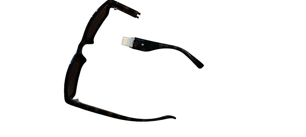 Occhiali & Lenti: Moderne Calvin Klein Sonnenbrille mit integriertem USB – Usato da Kaltbrunn venduto da Andu_ril 2