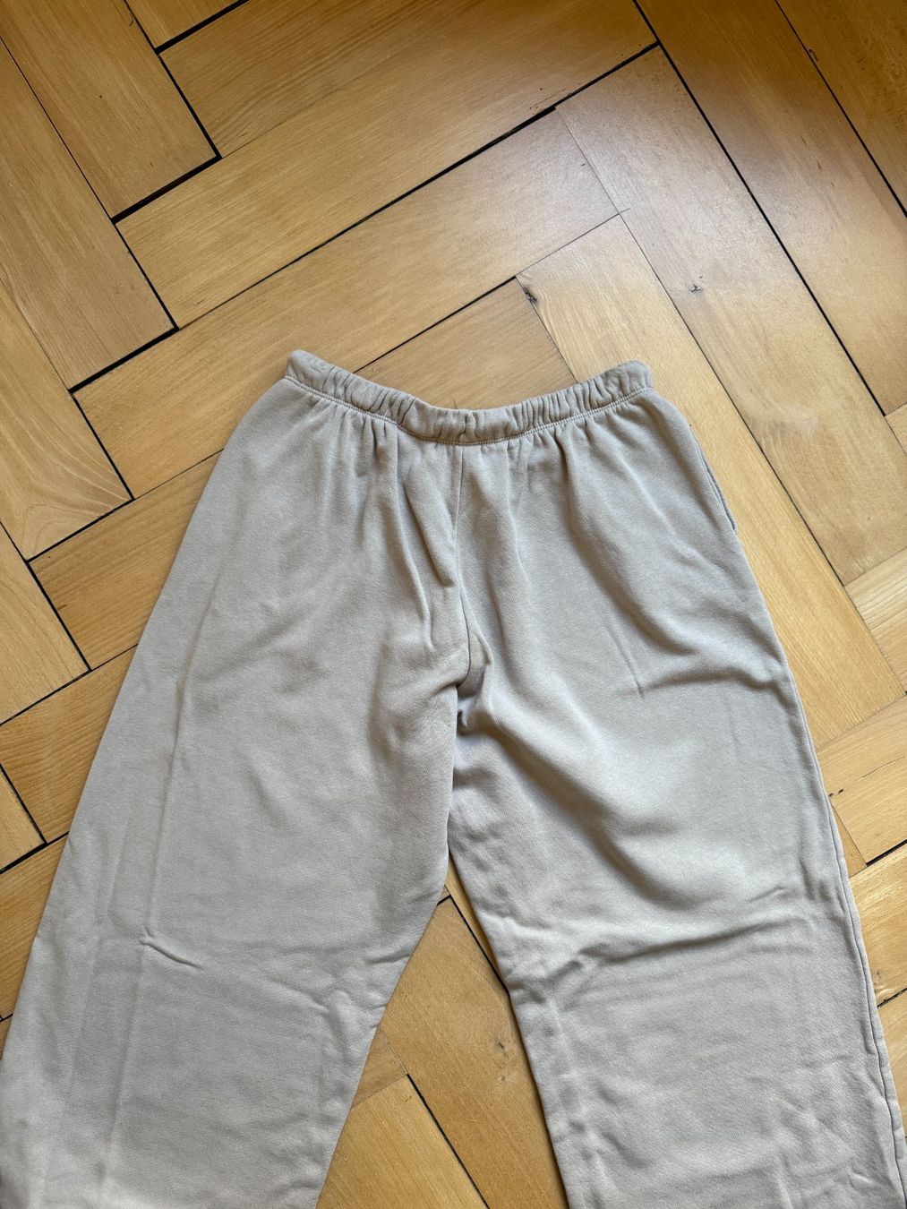 H&M Pantaloni: Trainerhose Sweatpants grau-taupe S – Usato da Zürich venduto da Diazaio 2