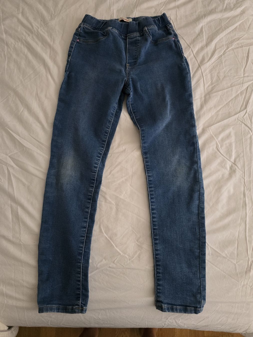 Hosen: Catimini Jeans size 10 - Stylish and Comfy for Spring! – Gebraucht aus bern von gsh_2w9d