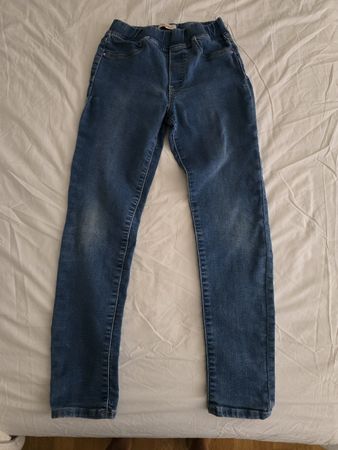 Catimini Jeans size 10 - Stylish and Comfy for Spring!