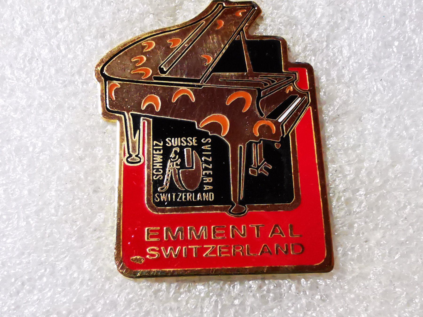 Placchette & Badge: Ansteckpin 194: Emmental Switzerland – Usato da Oppligen venduto da Pin-Fall-Shop