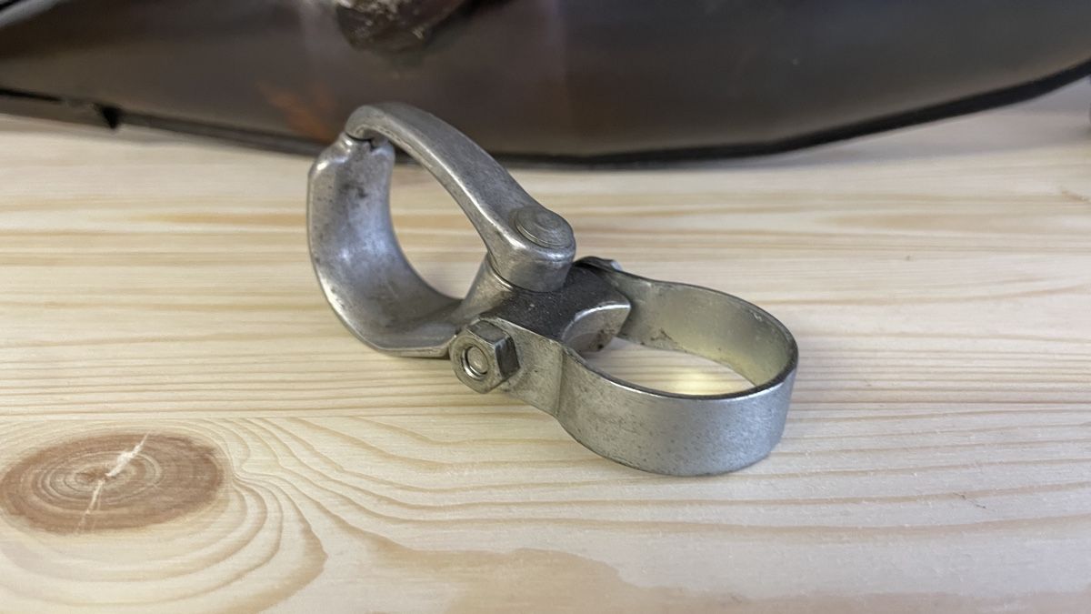Piaggio Parti ricambio per ciclomotori: Piaggio Ciao Gepäck Haken Original – Usato da Rotkreuz venduto da Chochi 1