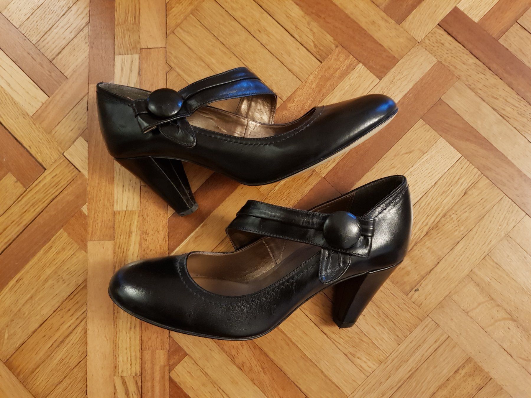 Damenschuhe: Escarpins à brides noirs 5th Avenue – Gebraucht aus Veyrier von sosozizou