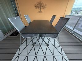 Gartentisch & 4 Stühle, perfekt für den Sommer!