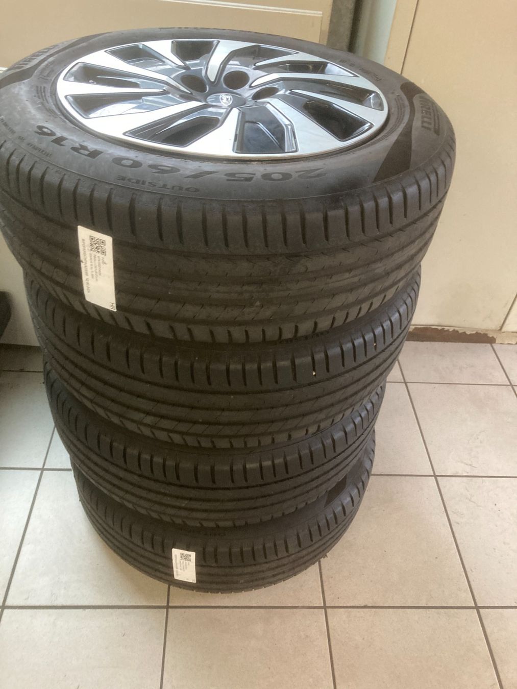 Ford Pneus & Kompletträder: Ford Focus Sommerräder 205/60R16  Pirelli – Gebraucht aus Cham von WB2223 1