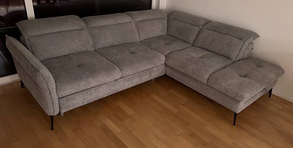 Divani: Ecksofa mit Schlaffunktion – Usato da Niederwangen BE venduto da mat_2mfk