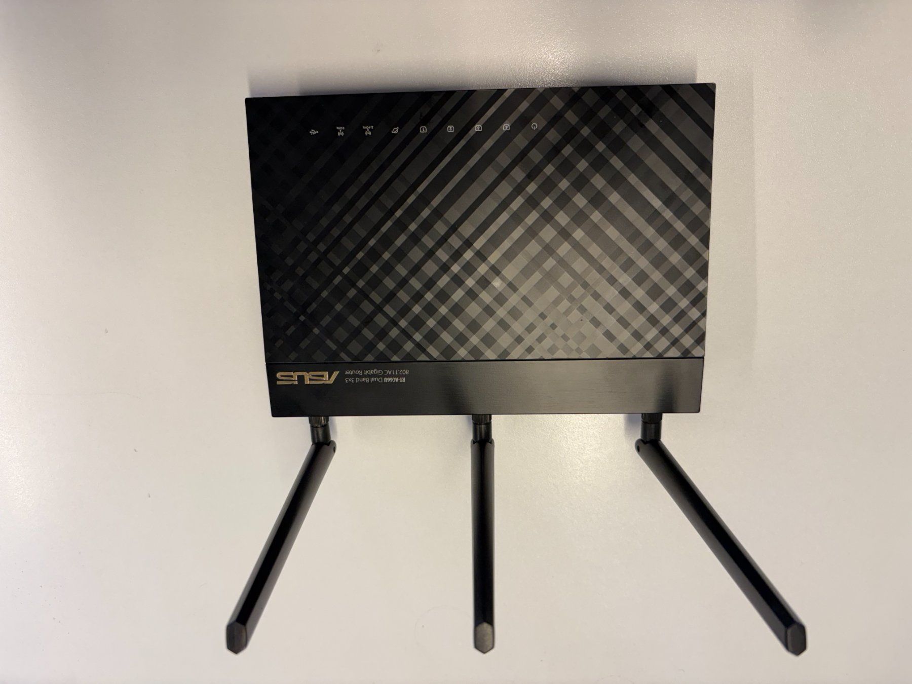Asus Modem & Router: Asus RT-AC55U Router – Usato da Langnau am Albis venduto da IhreIT