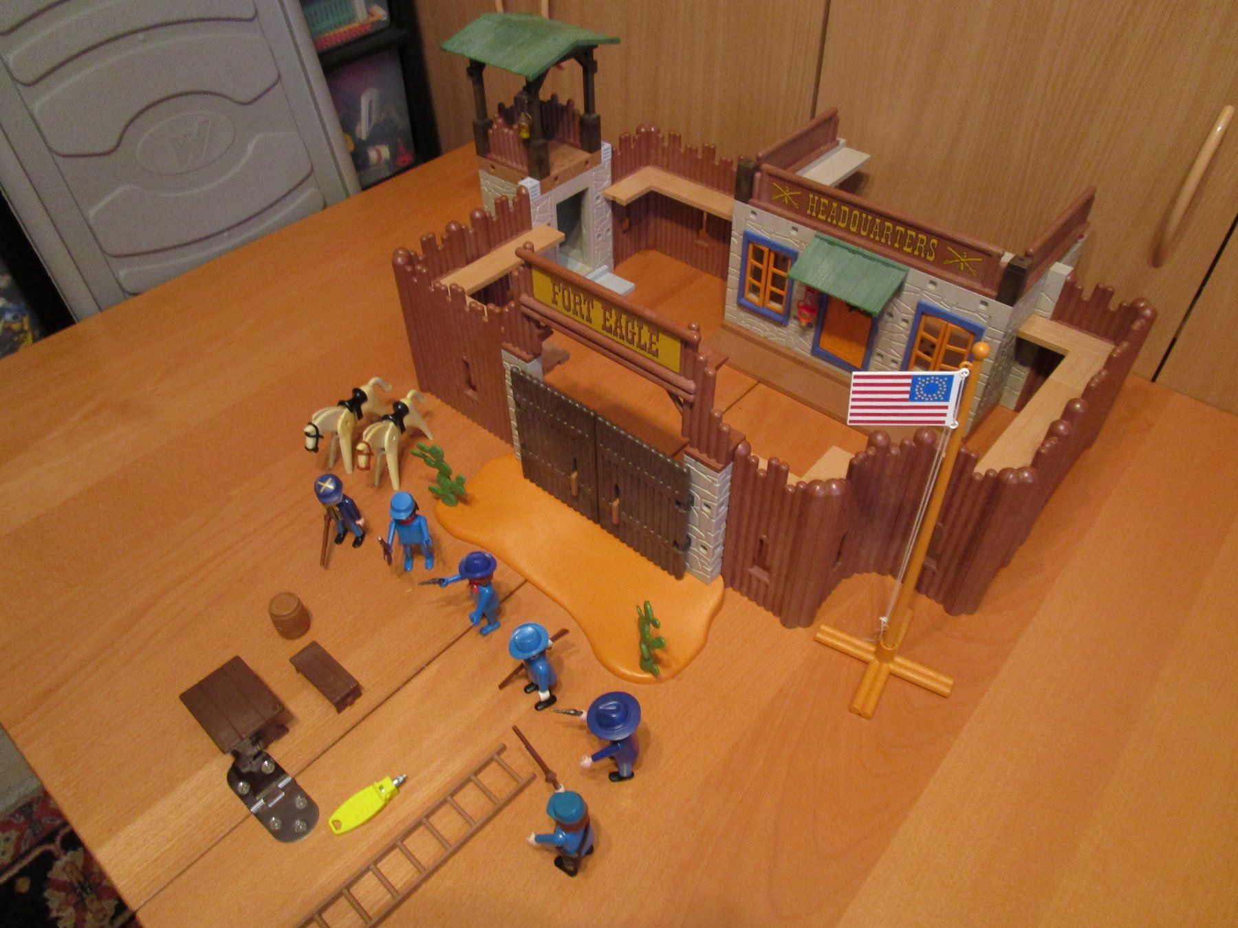 Playmobil Spielzeuge: Playmobil  -  Fort Eagle ,    Vintage – Gebraucht aus Wetzikon ZH von Storchadebar 1