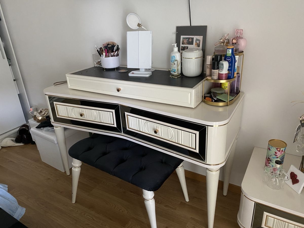Tavoli da trucco: Eleganter Schminktisch mit Hocker – Usato da Winterthur venduto da mar_h9p2 6