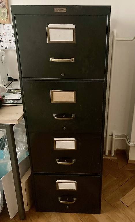 Armadi: DDR Aktenschrank Vintage – Usato da Zürich venduto da ElineK
