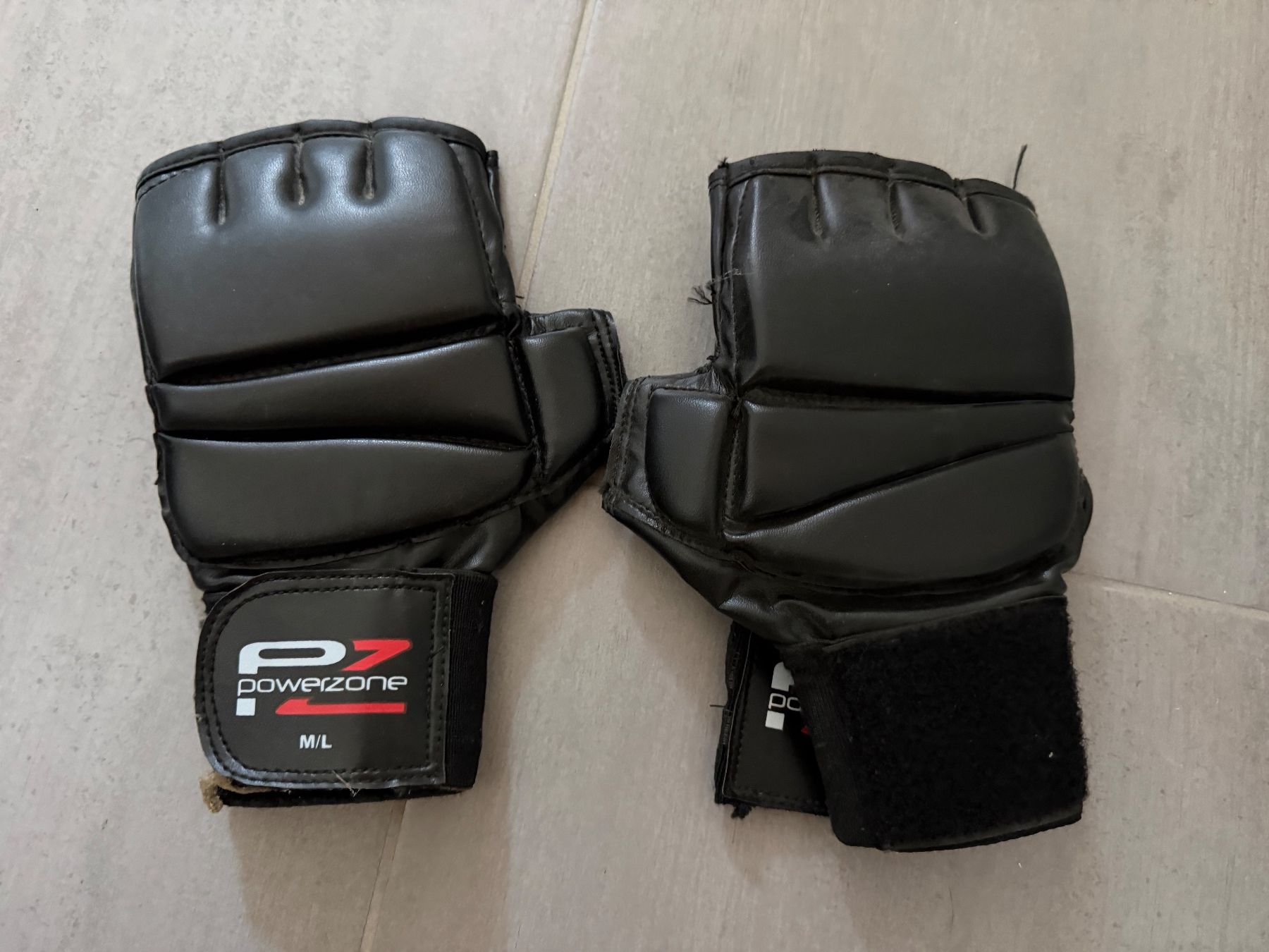 Sacchi da boxe: Boxsack inkl. Handschuhe – Usato da Schmitten FR venduto da Puschi2012 4