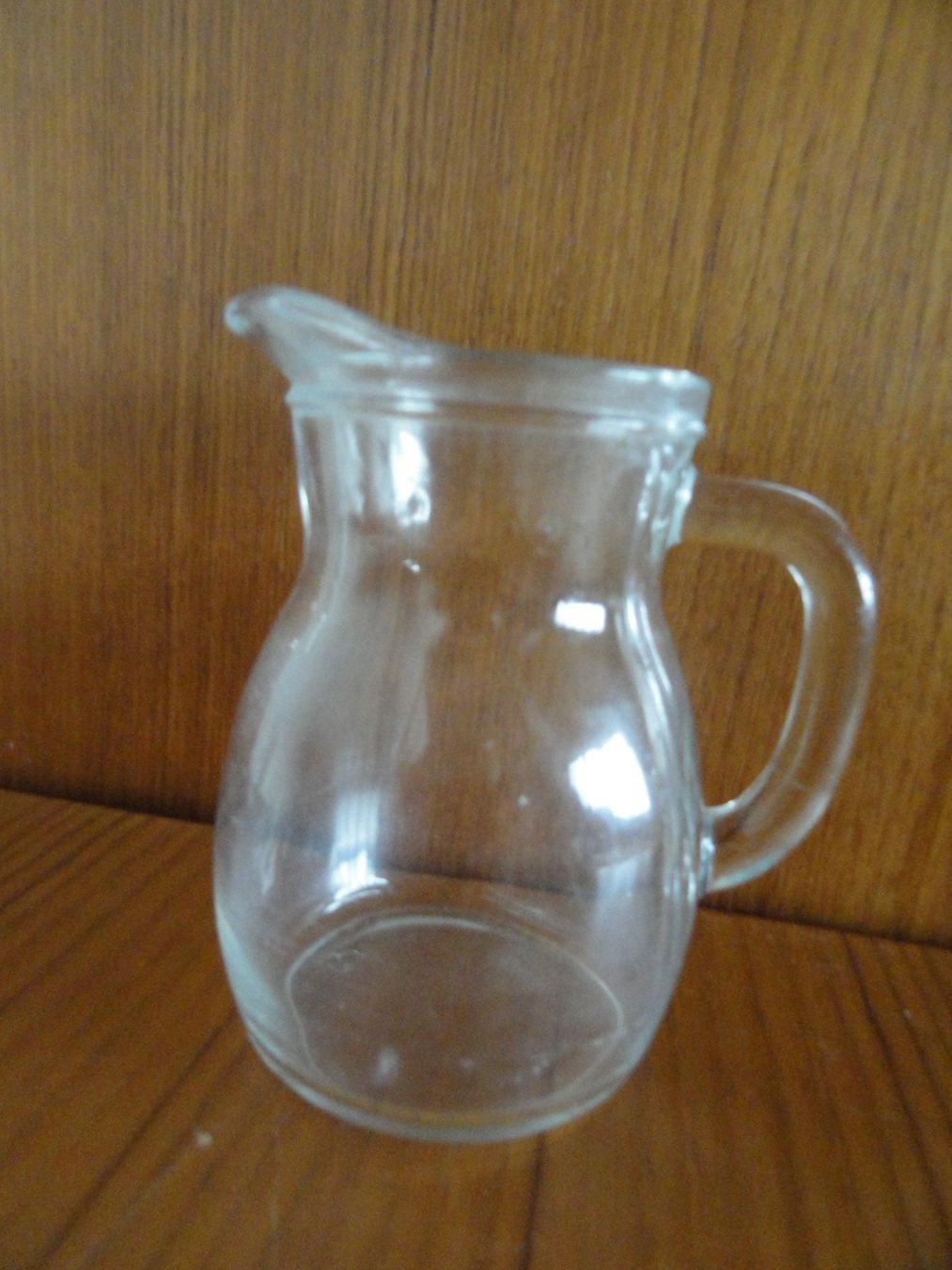 Karaffen: Weinkrug aus Glas, geeicht 0,25 L – Gebraucht aus Ins von Baj