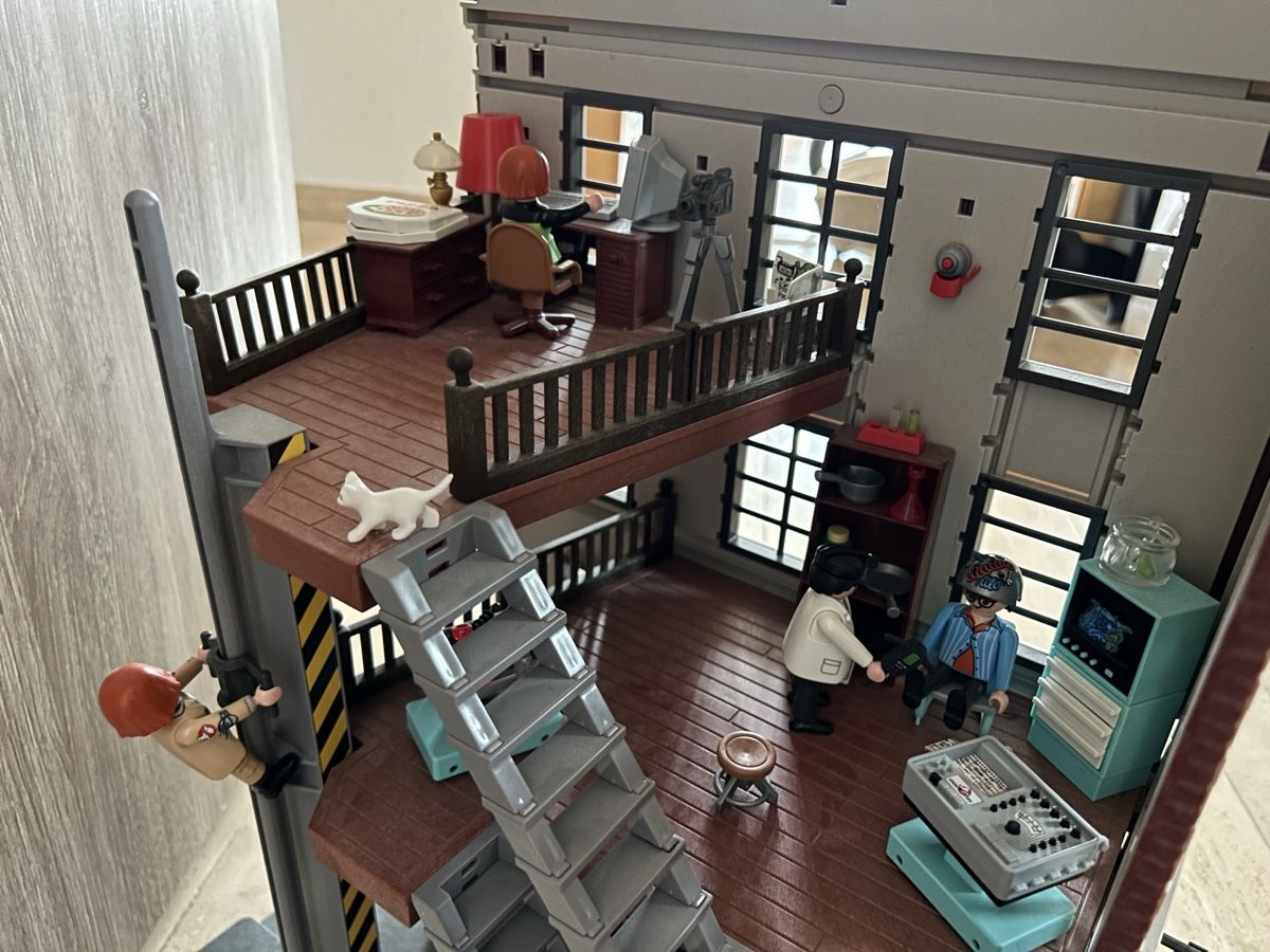 Playmobil Jouets: Playmobil Ghostbusters mit Auto und Ghostbusters Haus – D'occasion à Fischbach- Göslikon par Rommel 2