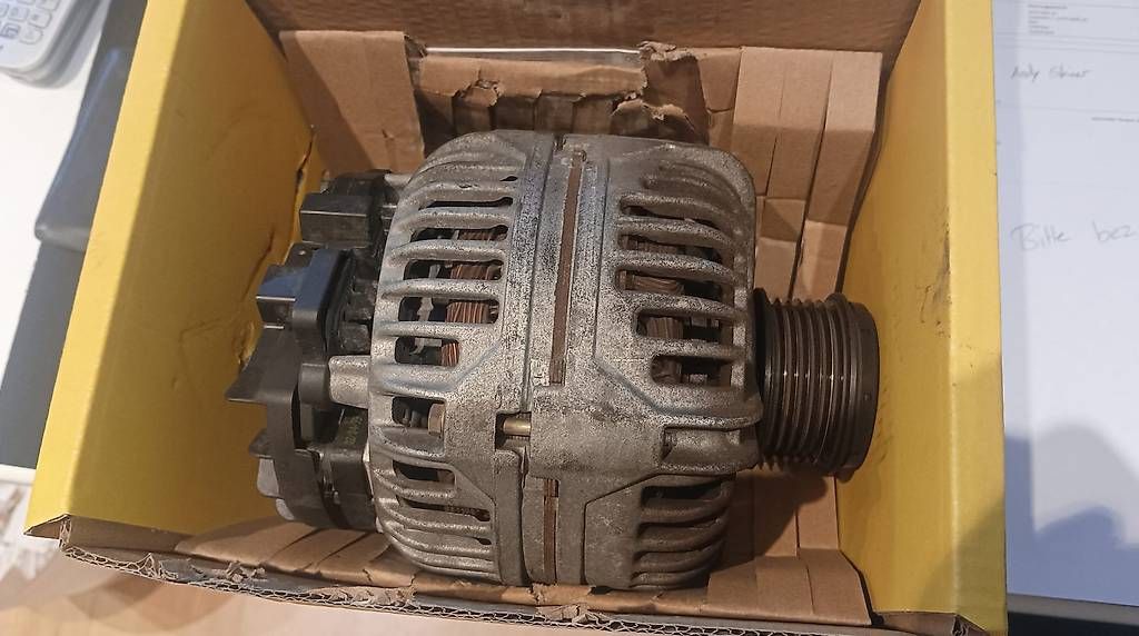 Volvo Tutti pezzi di ricambio auto: Alternator 120A Volvo V70 – Difettoso da Merenschwand venduto da Nicoooooooooooo