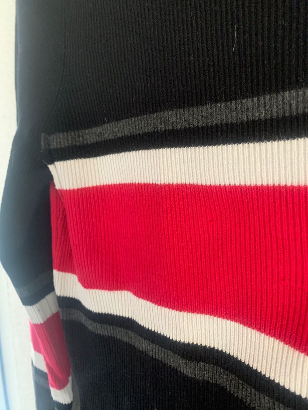 Guess Pullover & Sweatshirts: Guess pullover – Neu (gemäss Beschreibung) aus Chur von valico 4