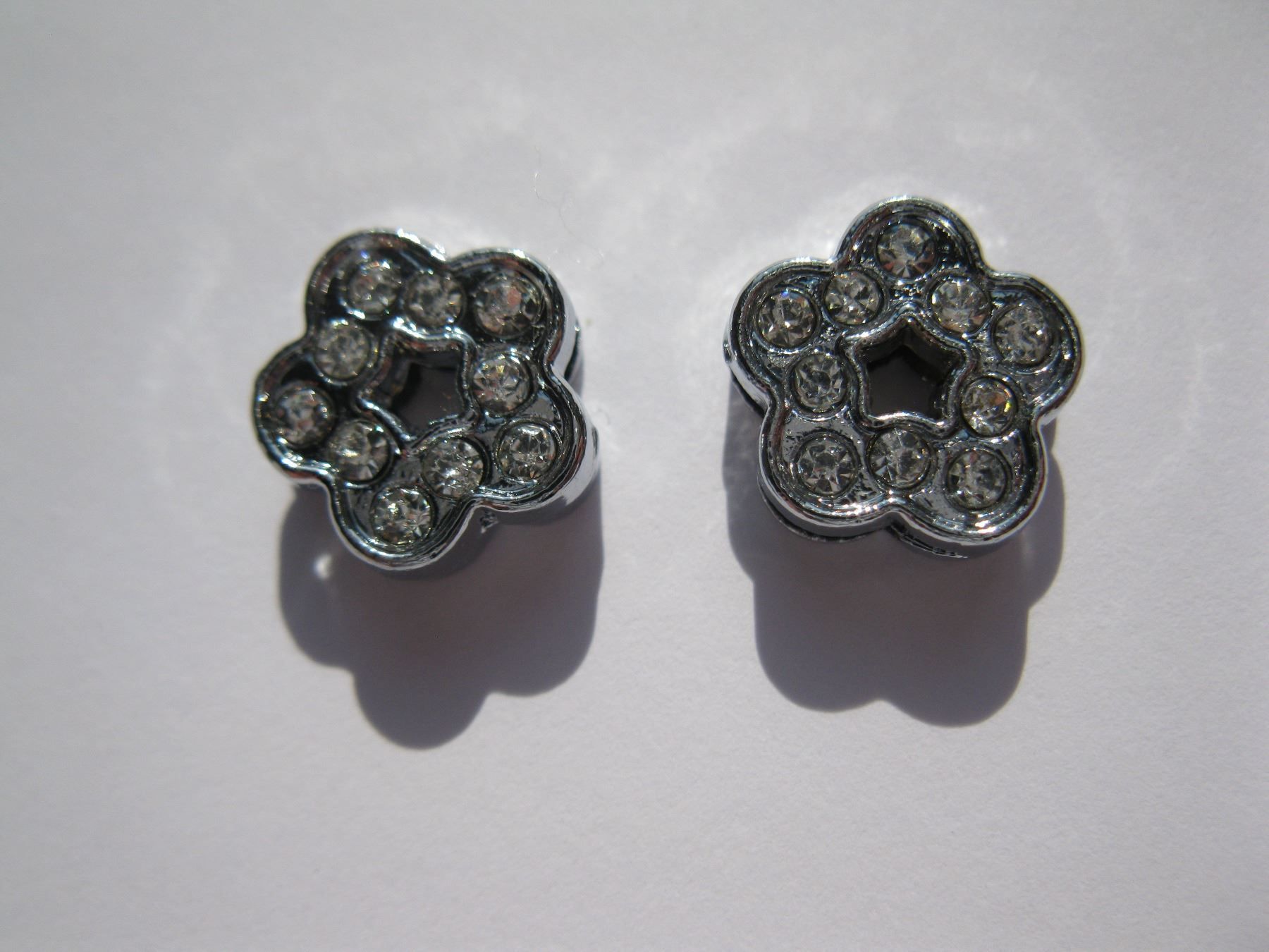 Perle (finte): 2 Schiebeperlen mit Strass, Blume, 12mm – Nuovo e nell'imballaggio originale da St. Margarethen TG venduto da LuanaKa
