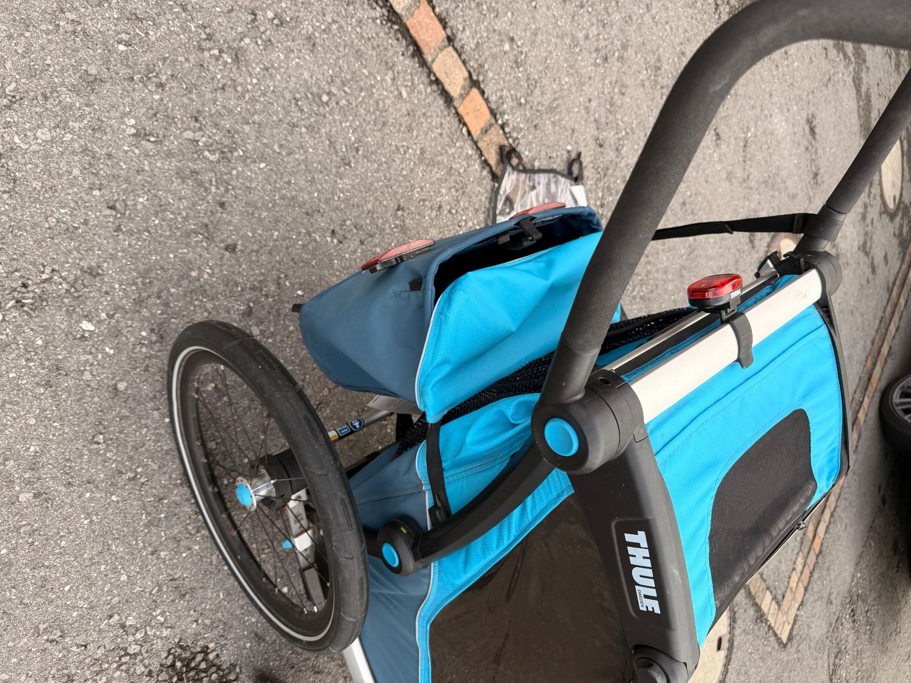 Thule Rimorchi: Thule Chariot Cross – Usato da Eschen venduto da sba_8jzv 4