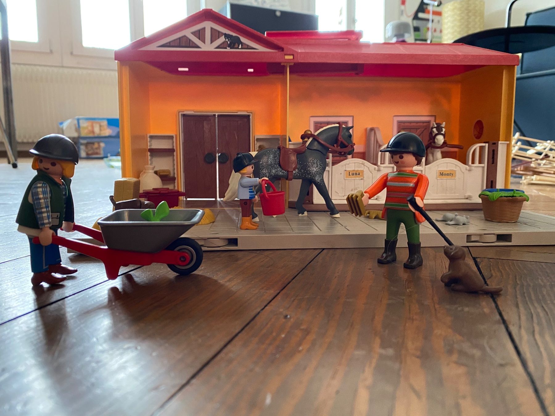 Playmobil Giocattoli: Playmobil Reitstall im Köfferchen – Usato da Bern venduto da Belize08