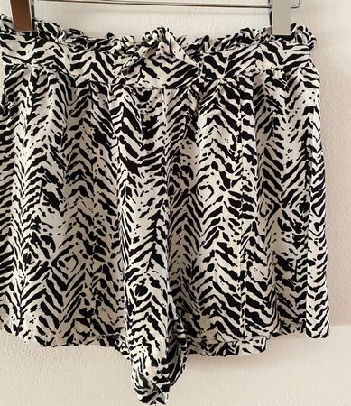 Zebra Shorts, Sommerlich luftig, Grösse 8!