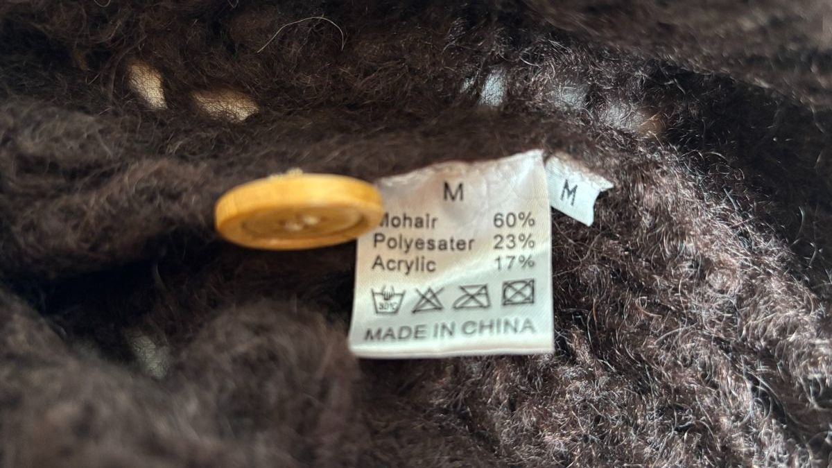Maglioni & Felpe: Brauner Strickpullover mit Holzknöpfen, Gr. M – Usato da Vilters venduto da Sidsel_M 4