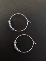 Créoles argentées perles en verre taillé bleu