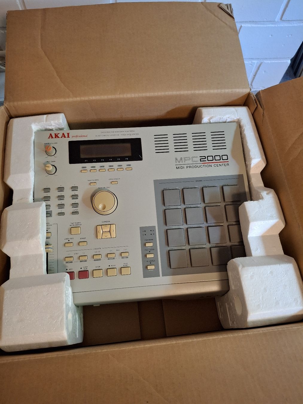 Akai Instruments de musique: Akai MPC 2000 – D'occasion à Steffisburg par JackieJ