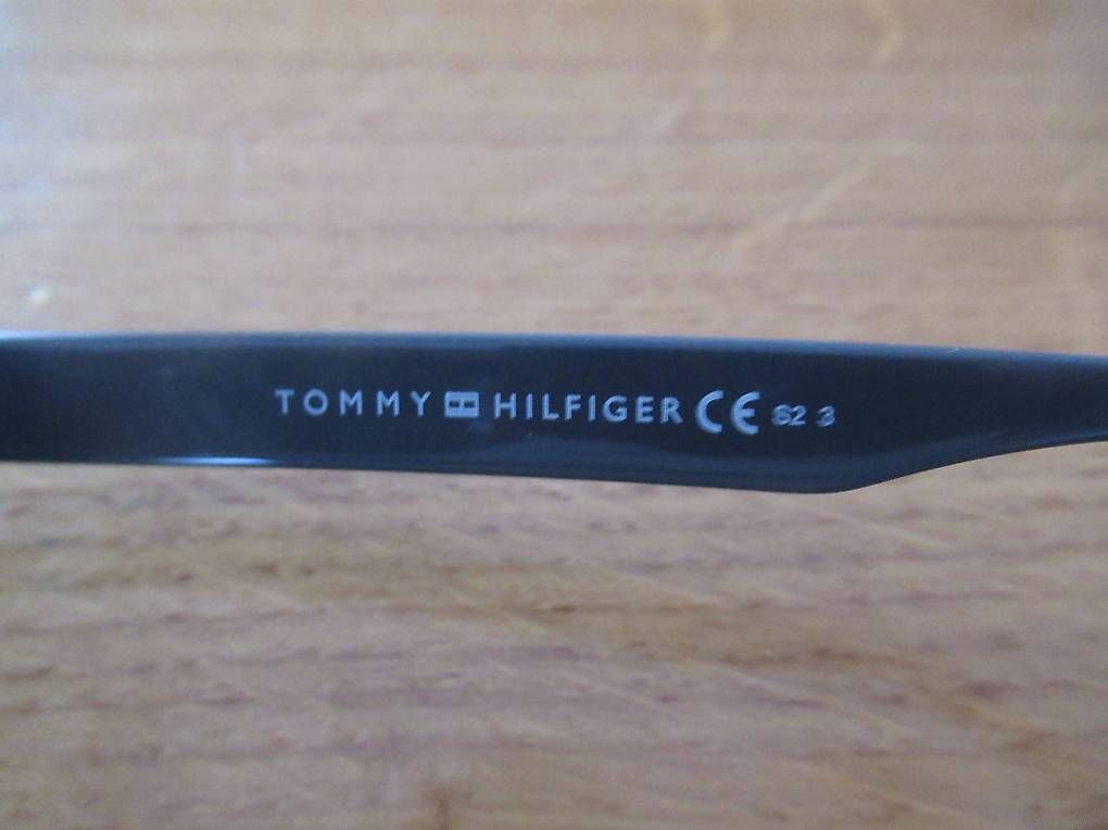 Occhiali & Lenti: Lunettes de soleil TOMMY HILFIGER – Usato da La Sarraz venduto da jaccardmar 3