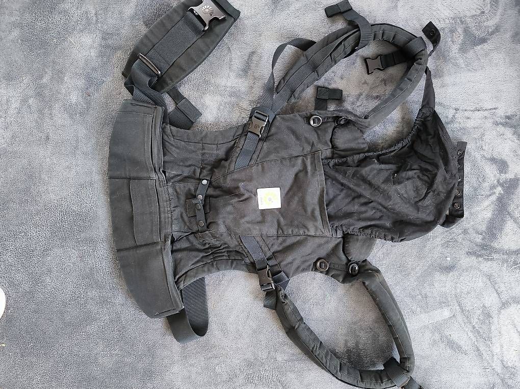 Marsupi portabebè: Babytrage Ergobaby Adapt 3 Tragepositionen  – Usato da Andermatt venduto da Limsgy