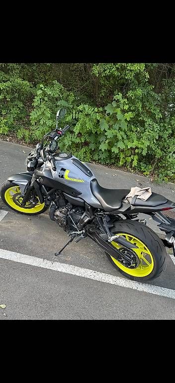 Yamaha Strada: YAMAHA MT07 (35KW) – Usato da Lausanne venduto da dyl_lt8q