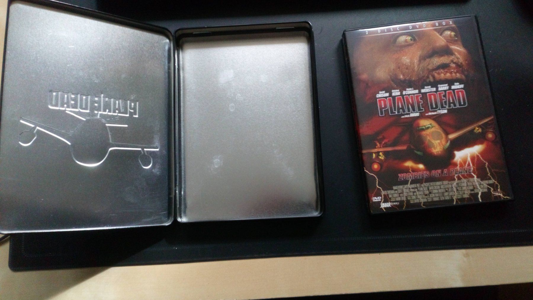 Alle DVDs: Plane Dead, DVD Zombie Horror, Steelcase – Gebraucht aus Winterthur von Belzarek 2