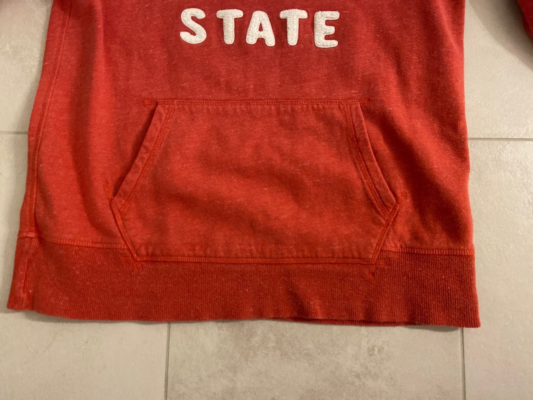 H&M Maglioni & Felpe: Rotes Damen Sweatshirt – Usato da Zug venduto da Hehe 3