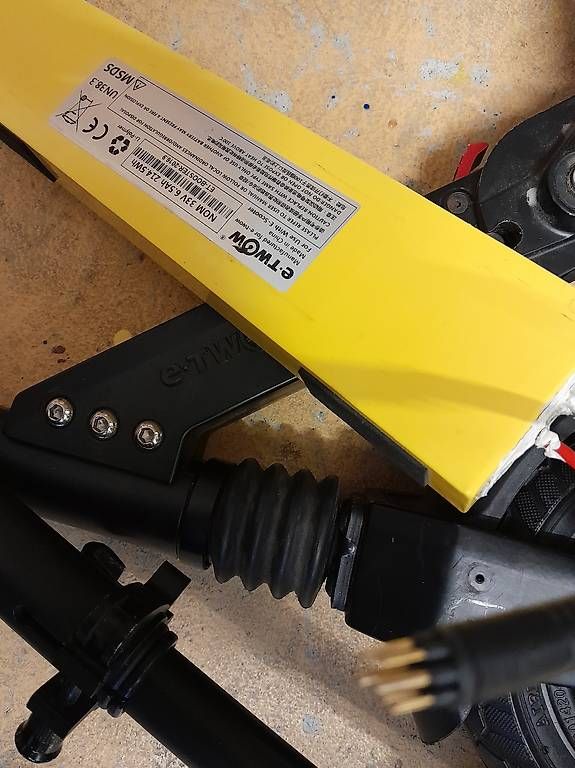 Veicoli elettrici: Etwow Battery et moteur tratinette – Usato da Lausanne venduto da EdwinBOSU