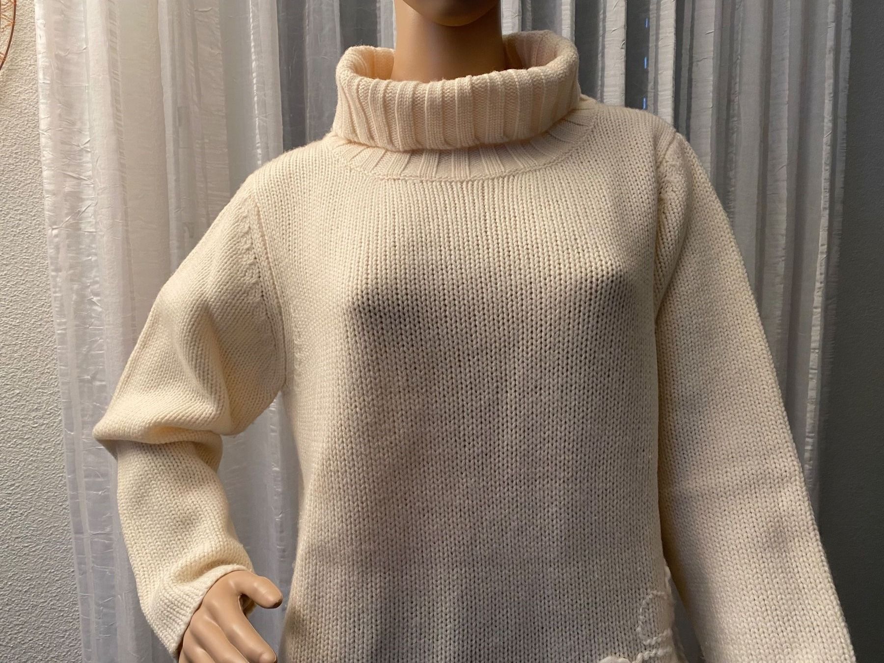 Maglioni & Felpe: perfekter Auftritt mit diesem Pullover von ELEGANCE, 44/46 – Usato da Winkel venduto da ferrari2022 6