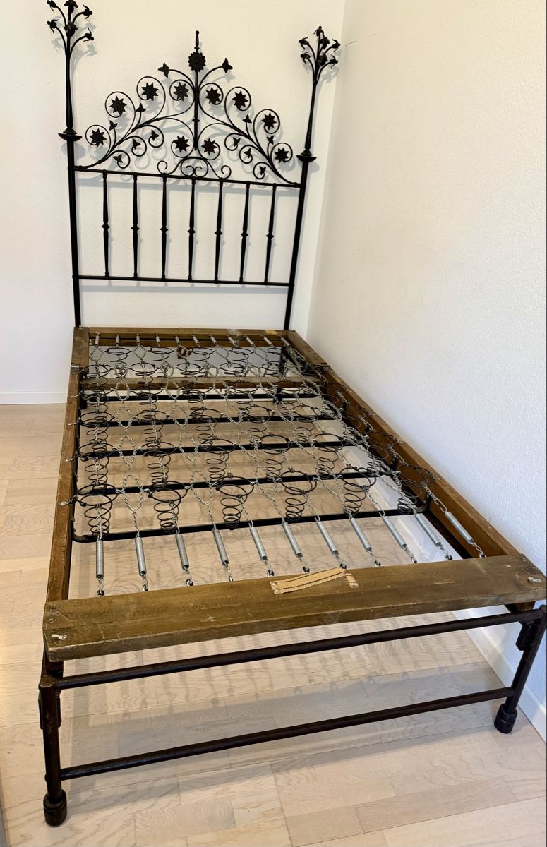 Betten: Antikes Jugendstil-Gusseisenbett - Komplett & Top! – Gebraucht aus Zürich von Topfamily 1