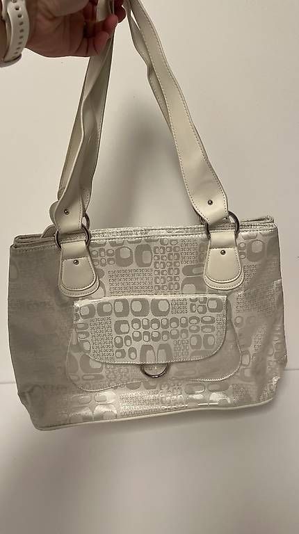 Sacs femmes: Handtasche schwarz oder weiss – D'occasion à Frauenfeld par and_vkf7 1