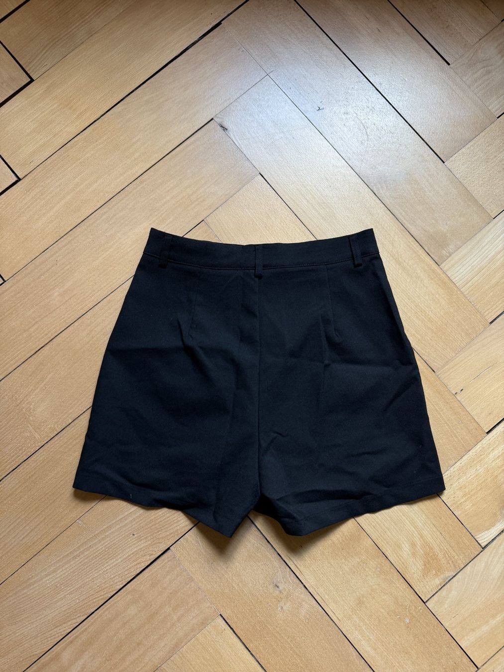 Shein Pantaloni: High Waist Shorts schwarz 36 – Usato da Zürich venduto da Diazaio 1