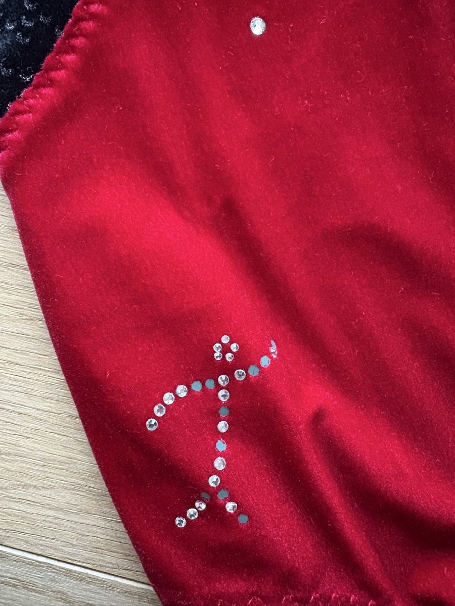 Trainer, Turnhosen & -trikots: Turnanzug rot/schwarz, Gr. 122/128 Strass – Gebraucht aus Stettfurt von catwoman7 3