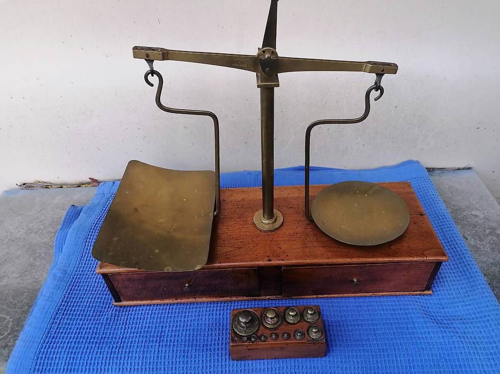 Tutti gli attrezzi: Ancien trebuchet avec ses poids. – Usato da St. Maurice venduto da Benoit12