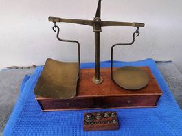 Ancien trebuchet avec ses poids.