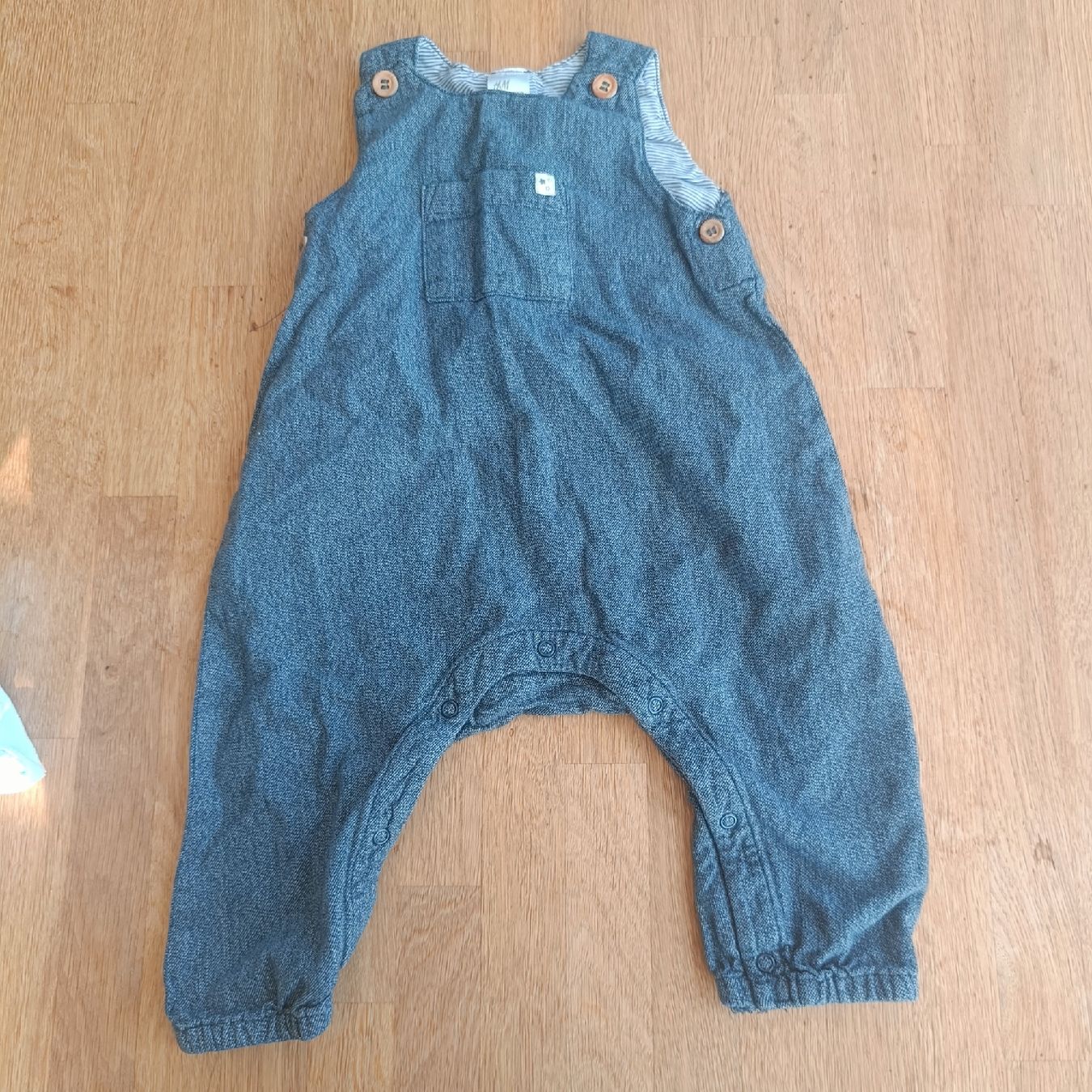 Hosen: Latzhose Grösse 68 – Gebraucht aus Jaberg von urig17.