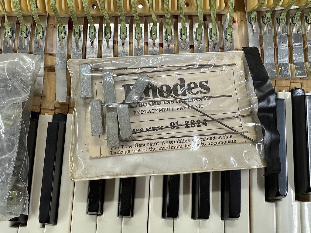 Rhodes Strumenti musicali: Fender Rhodes Mark II 88 Ersatzteile – Usato da Basel venduto da grume35 3