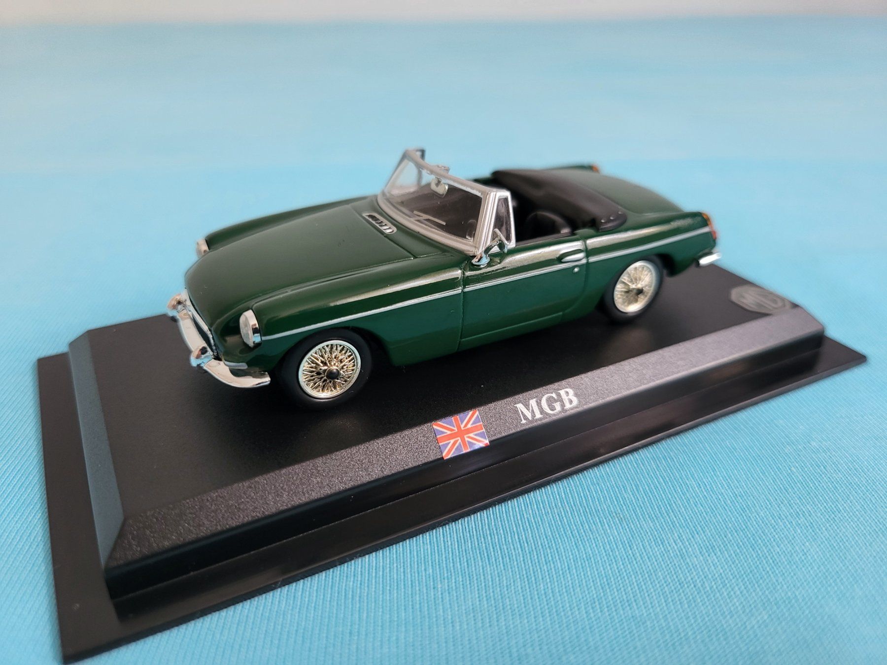 MG Modellautos: MG B, British Racing Green – Neu (gemäss Beschreibung) aus Glattbrugg von PhilKrill