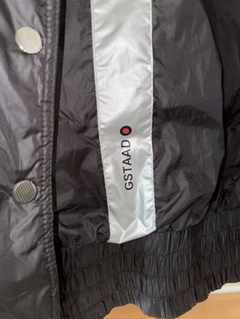 Gstaad Daunenjacke, schwarz mit Pelz, Grösse M/L- Winter!