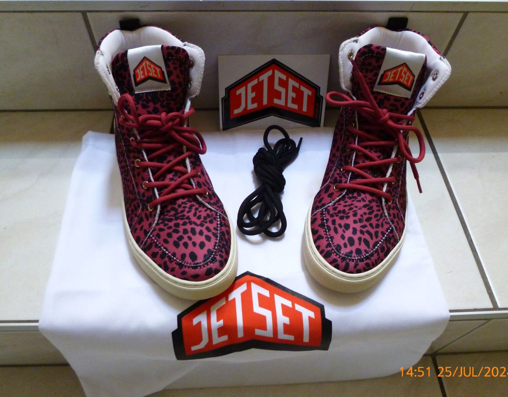 Chaussures femmes: JET SET SNEAKER NEU  GR 40 – Neuf avec emballage d'origine à Läufelfingen par Kamari 1