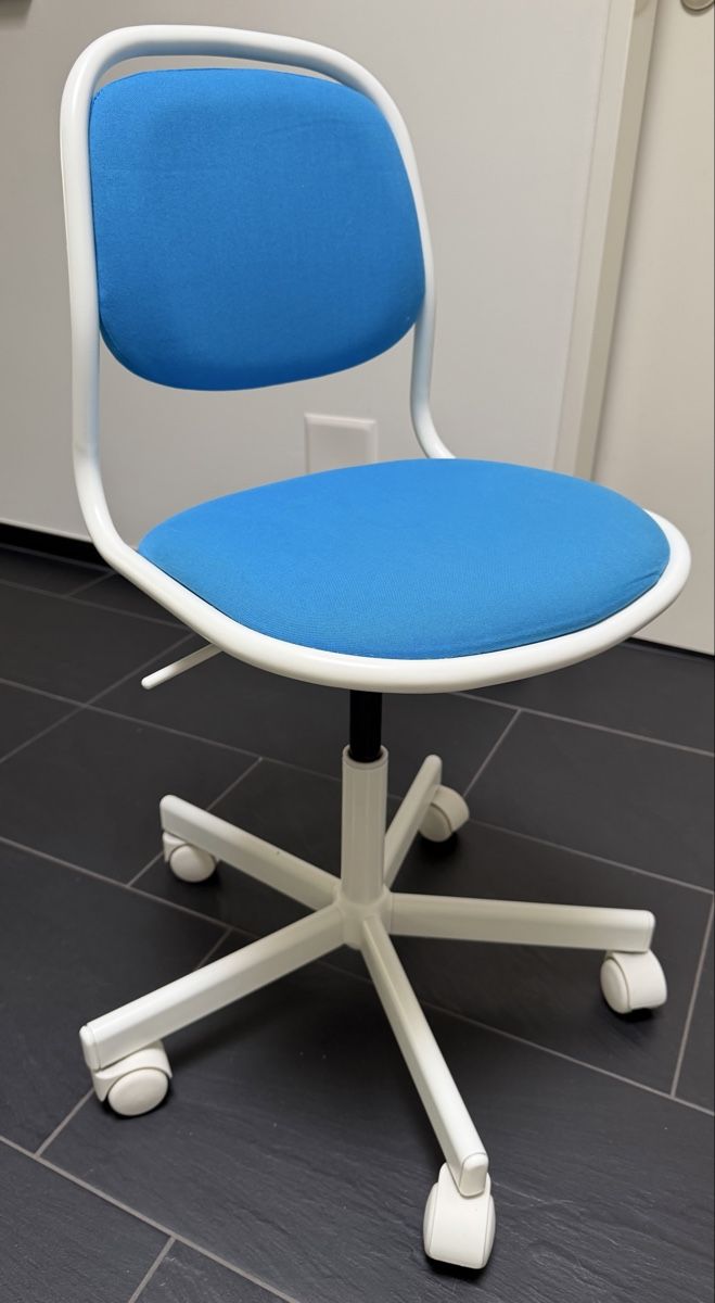 Ikea Sedie: Kinder-Ikea-Bürostuhl – Usato da Oberentfelden venduto da Barbabella21